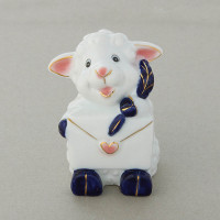 юСтатуэтка СИМВОЛ ГОДА "Барашек с посылкой" 10x7x5,8см арт.184289