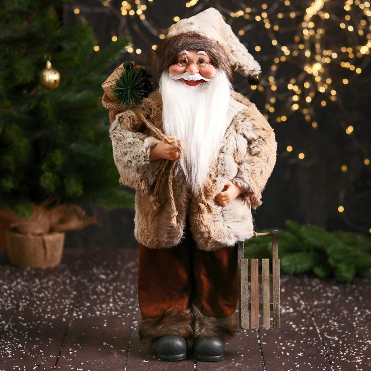 Игрушка декор. "Дед Мороз в меховом колпачке с подарками и санками" 47см арт.7856771