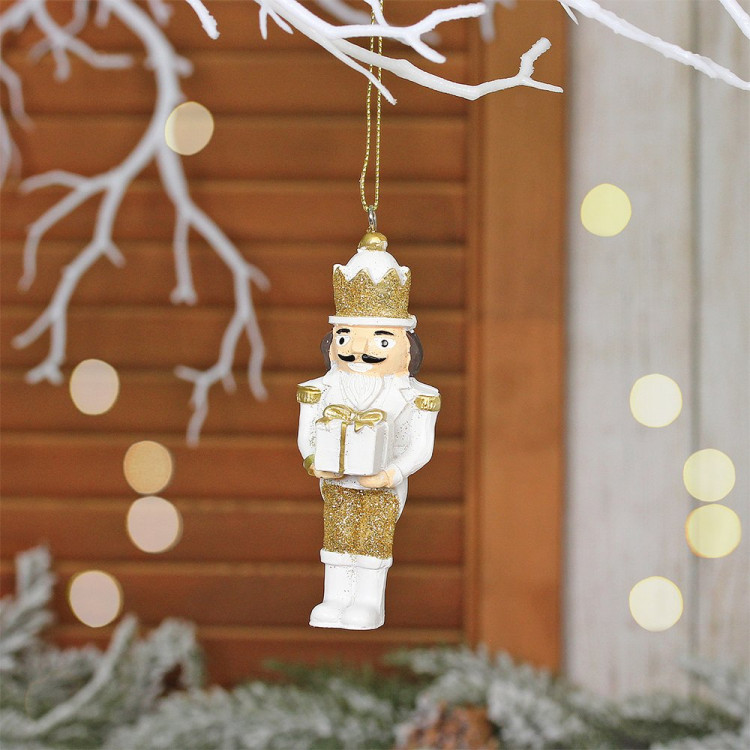 Украшение декор.подвеска пластик "Солдатик сказочный" 10см цв.белый/золото арт.916-1733