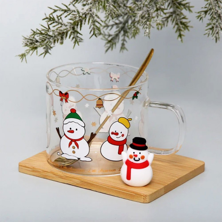 Кружка стеклянная 280мл "Забавные Снеговики" на бамбуковой подставке с ложкой, п/уп. арт.891-0618